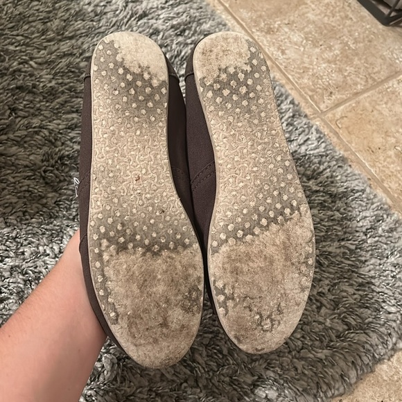 Women’s Toms olive color size 9 - Picture 4 of 8